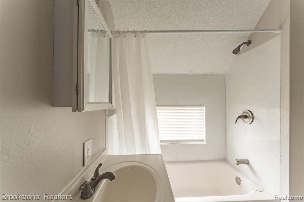 212 Sanderson Avenue, Pontiac, MI 48341 — Photo 19