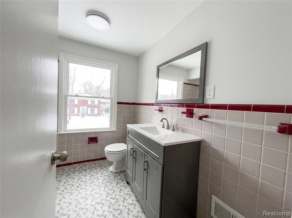 1912 Littlestone Road, Grosse Pointe Woods, MI 48236 — Photo 6