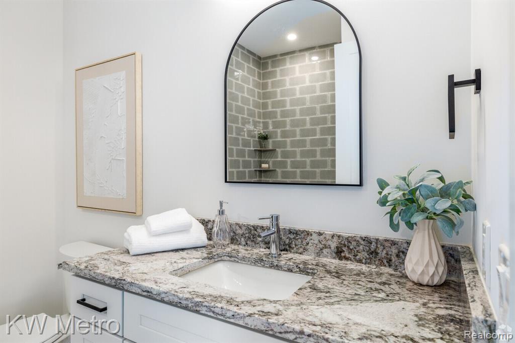 120 E Liberty Street, 203, Milford, MI 48381 — Photo 14