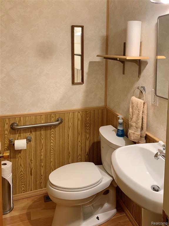4425 Old Colony Drive, Flint, MI 48507 — Photo 19