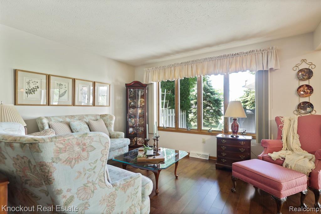 57 PINE GROVE Drive, Frankenmuth, MI 48734 — Photo 11