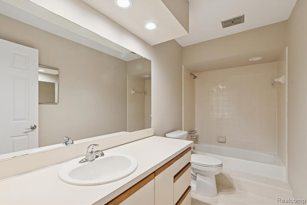 634 Lockport Road, Rochester Hills, MI 48307 — Photo 28