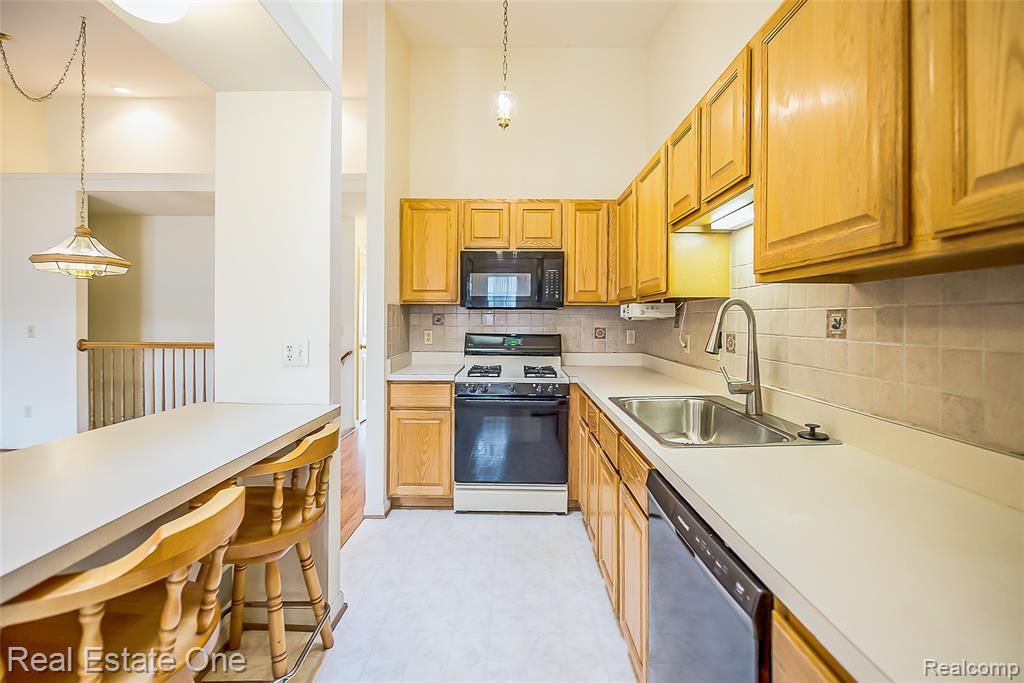 62360 Arlington Circle, 2, South Lyon, MI 48178 — Photo 9