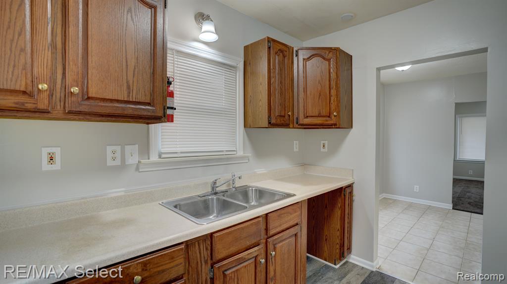 837 Crawford Street, Flint, MI 48507 — Photo 12