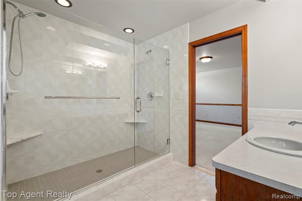 4430 Bayleaf Drive, Sterling Heights, MI 48314 — Photo 32
