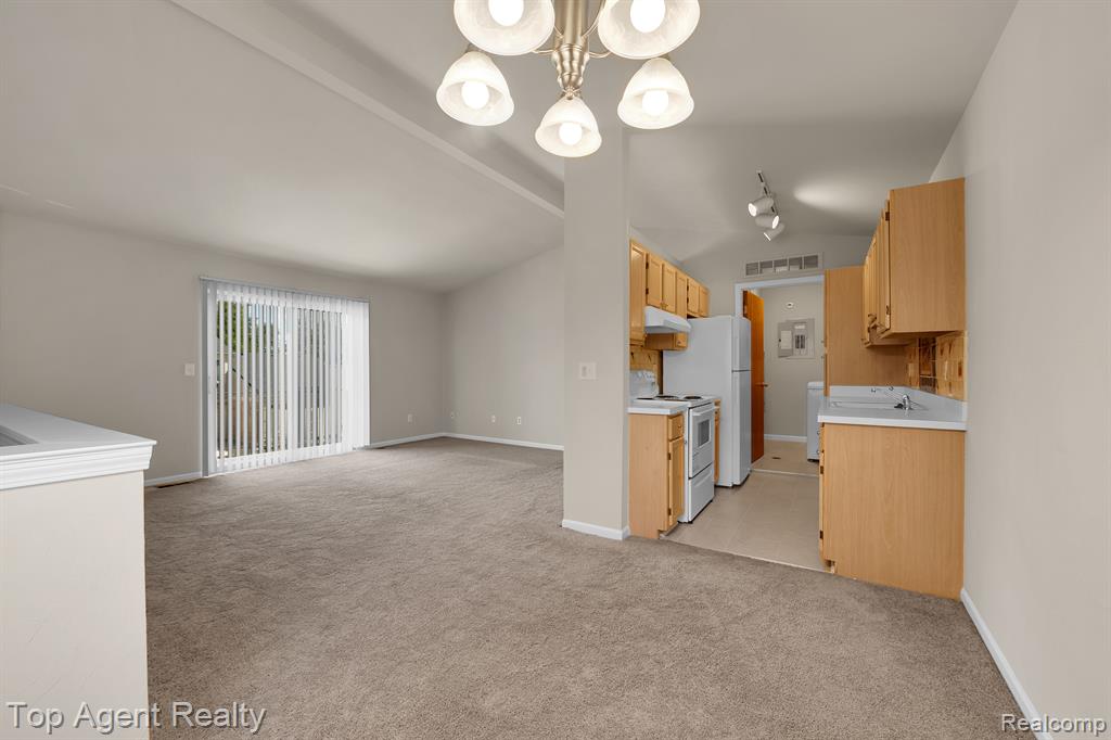 44643 CONNECTICUT Court, Clinton Twp, MI 48038 — Photo 7