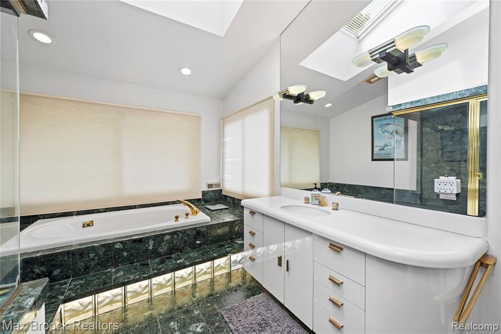 6067 Charles Drive, West Bloomfield, MI — Photo 46