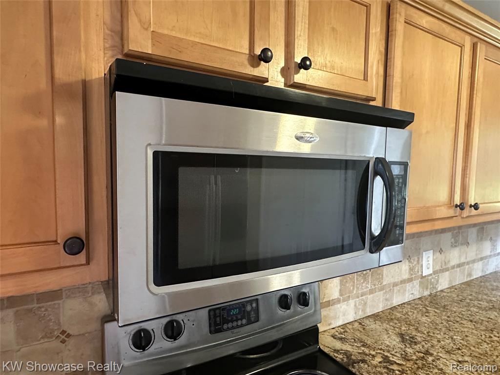 8027 Flagstaff Street, Commerce Twp, MI 48382 — Photo 12