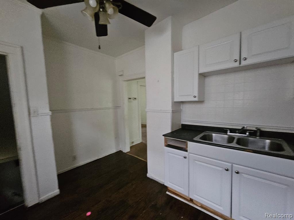 10126 WOODLAWN Street, Detroit, MI 48213 — Photo 16