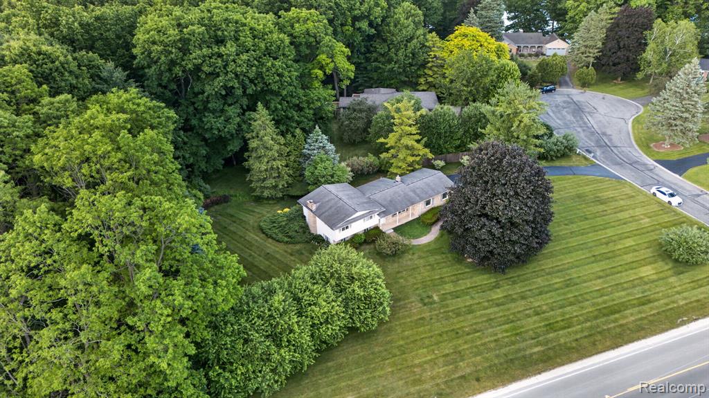 9144 Deer Park Court, Fenton, MI 48430 — Photo 60