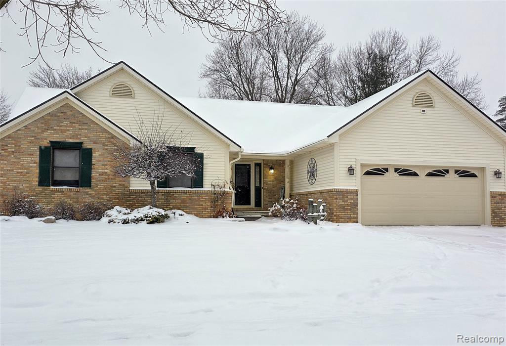 819 Meadow Drive, Davison, MI 48423 — front exterior