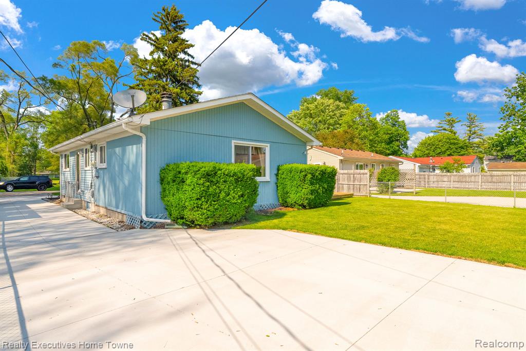 8540 Russell Street, Shelby Twp, MI 48317 — Photo 37