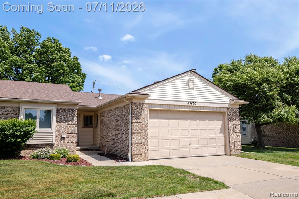 45630 White Oak Drive, Utica, MI 48315 — Photo 2