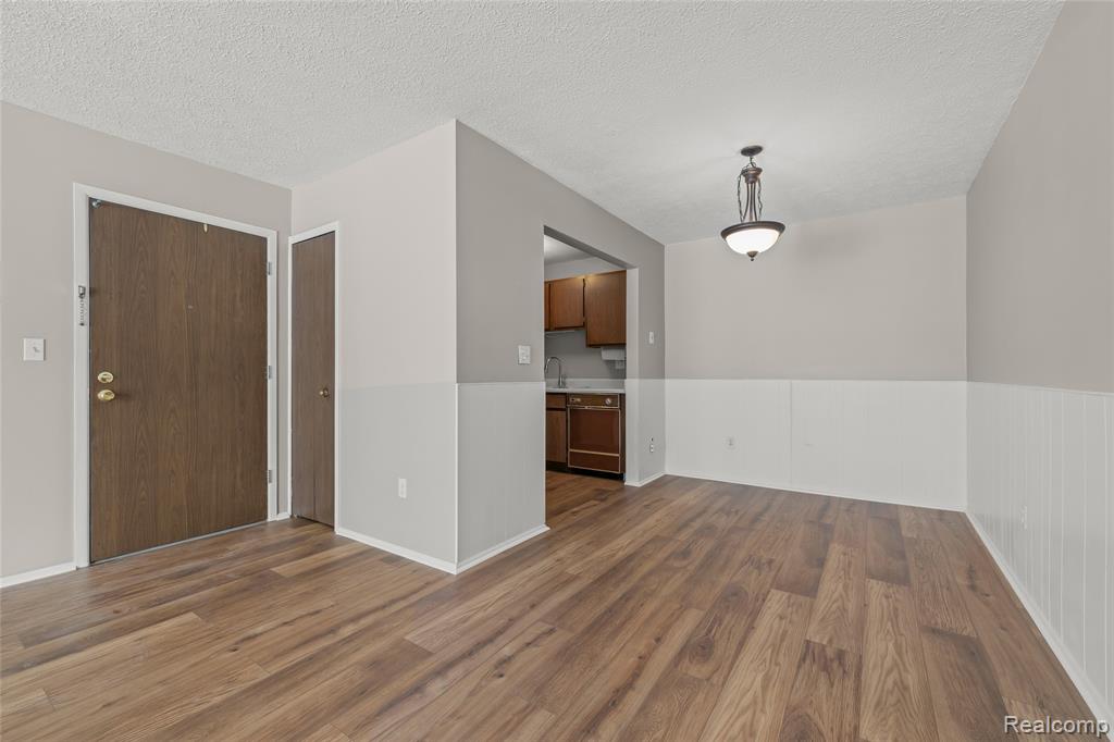 4909 Crooks Road, D6, Royal Oak, MI 48073 — Photo 7