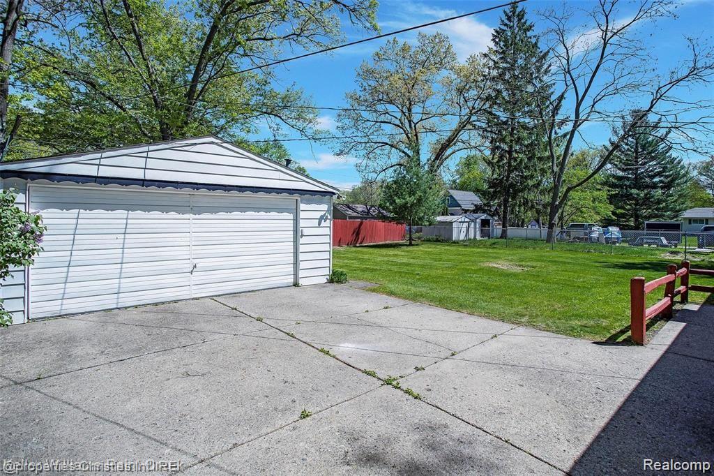 5710 OPALINE Drive, Waterford, MI 48327 — Photo 35