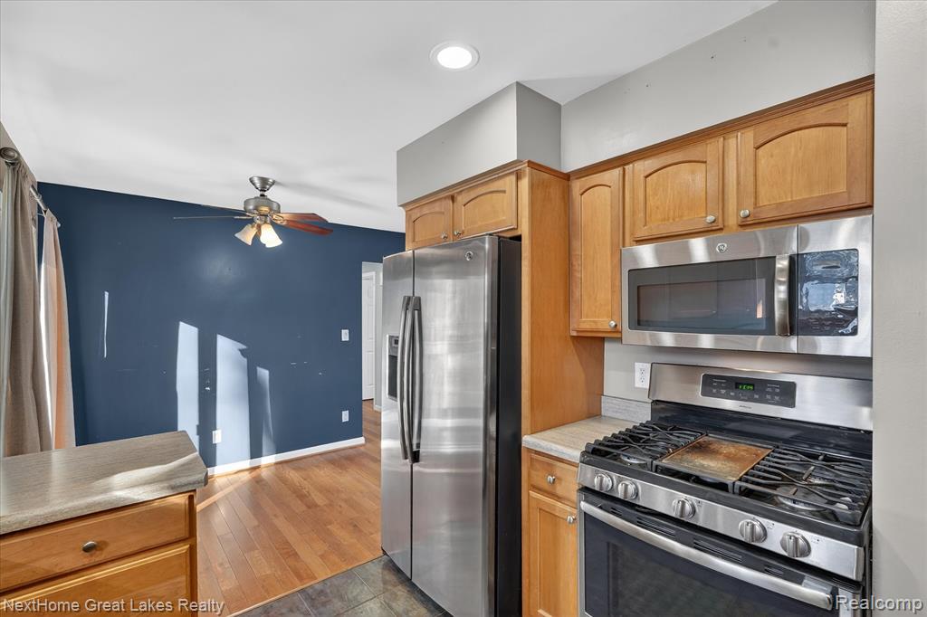 819 Southwood Drive, Fenton, MI 48430 — Photo 12