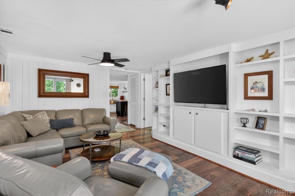 6415 Riverdale Road, Whitmore Lake, MI 48189 — Photo 17