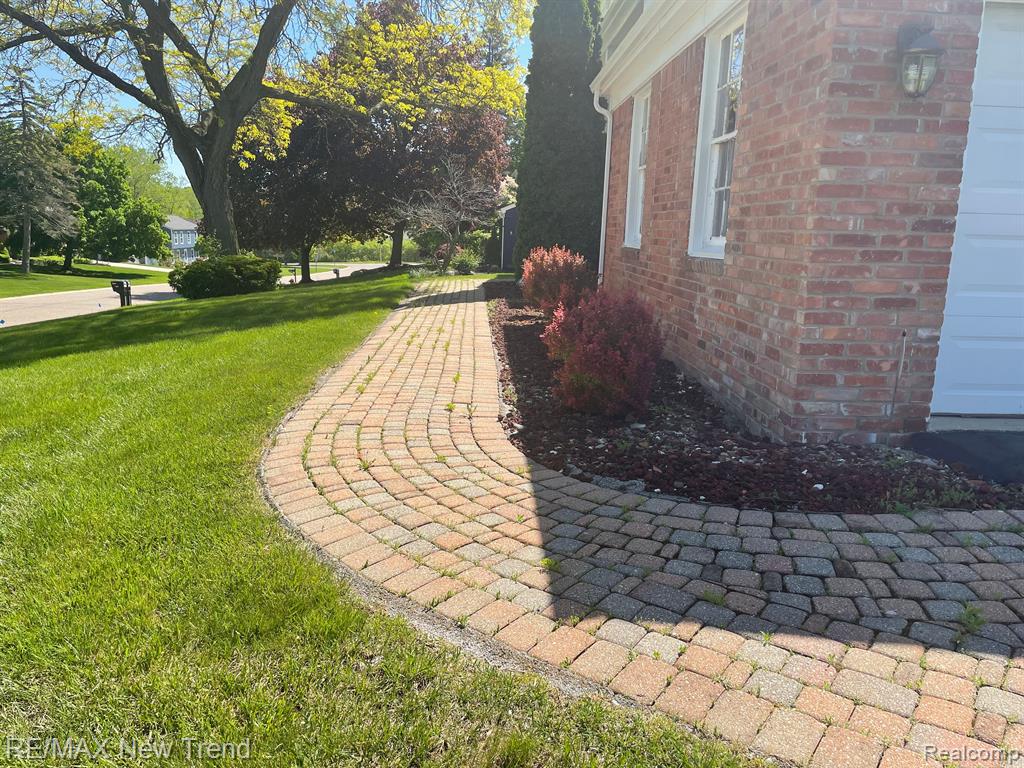 5250 Hardwoods Drive, West Bloomfield, MI 48323 — Photo 34