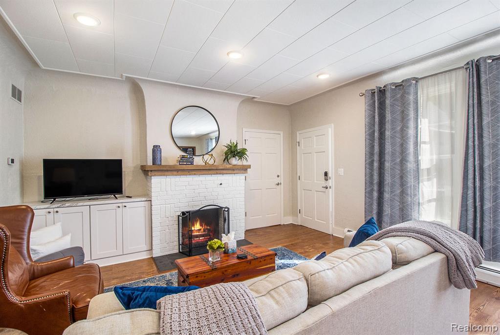 155 N Main Street, Clarkston, MI, 00000