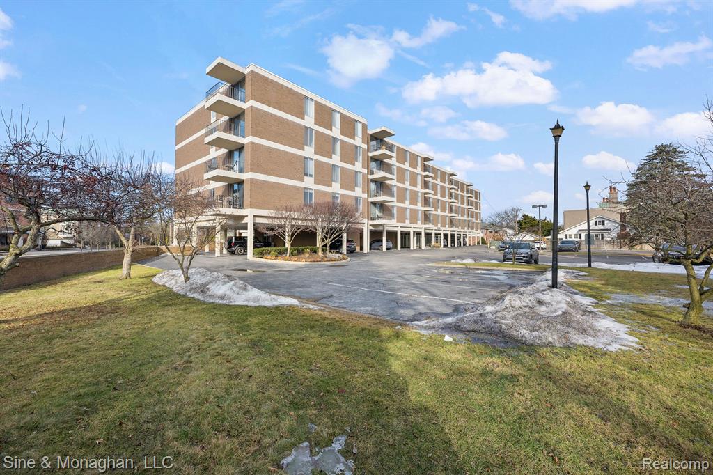 600 W BROWN Street, 102, Birmingham, MI 48009 — Photo 40