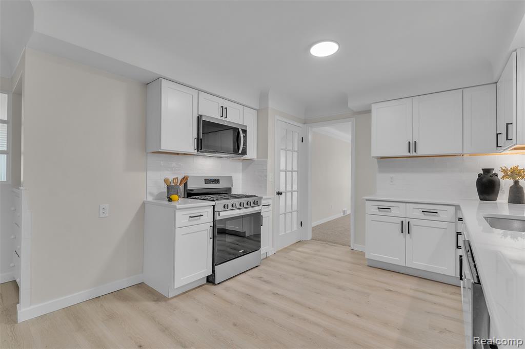 28720 Eldorado Pl, Lathrup Village, MI 48076 — Photo 16