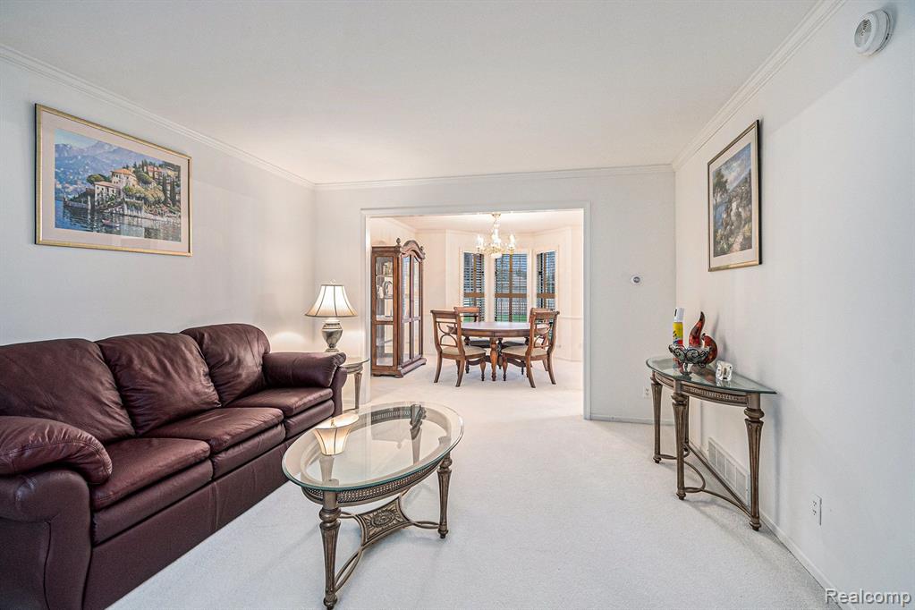 4600 WHITE TRILLIUM Drive S, Saginaw, MI 48603 — Photo 9