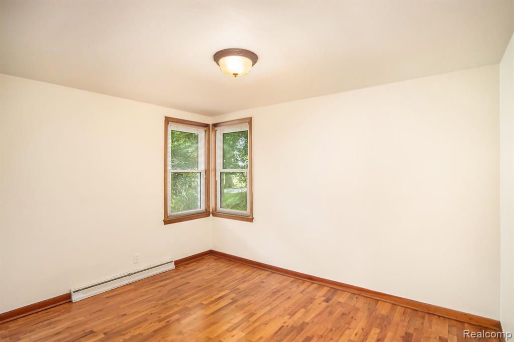 807 S OAK Street, Fenton, MI 48430 — Photo 17