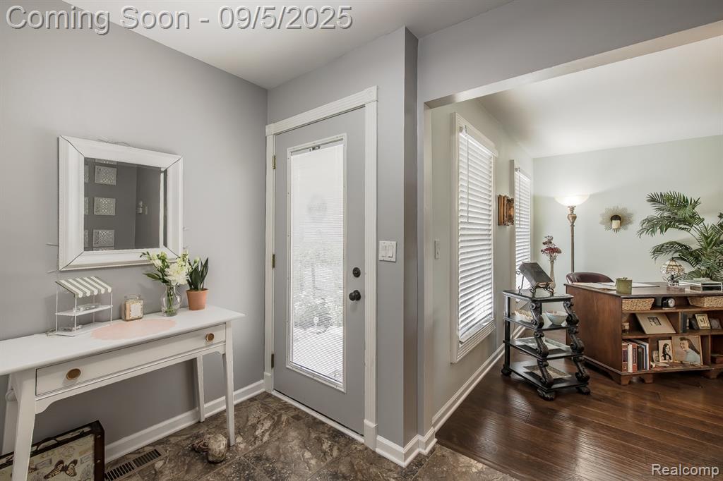 475 Sandehurst Drive, Grand Blanc, MI 48439 — Photo 10