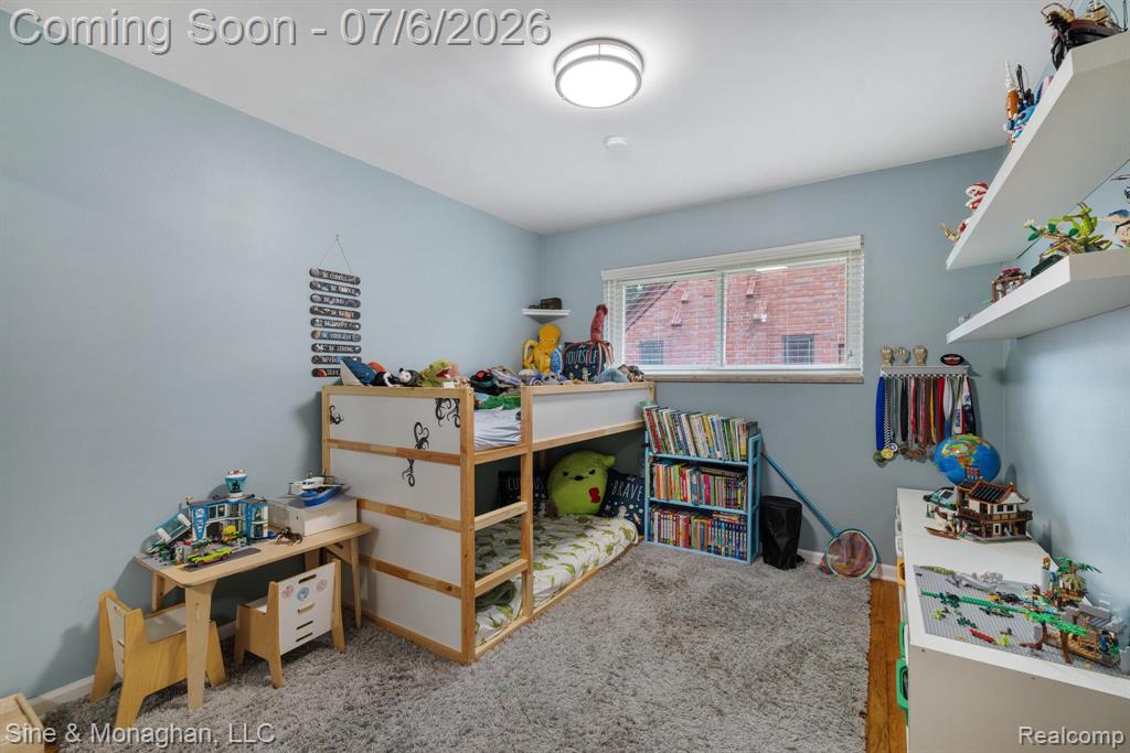 977 ROSLYN Road, Grosse Pointe Woods, MI 48236 — Photo 21