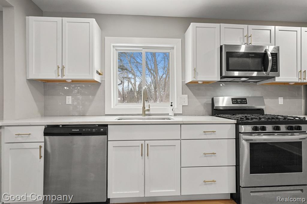 47155 VANKER Avenue, Shelby Twp, MI 48317 — Photo 8