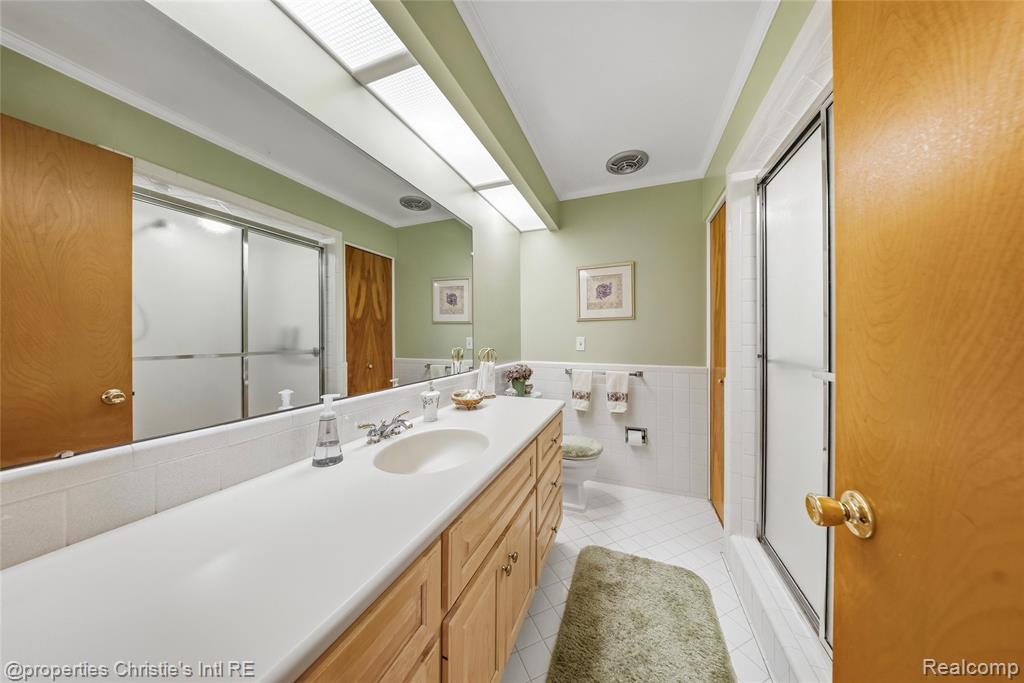 713 Moorland Drive, Grosse Pointe Woods, MI 48236 — Photo 16