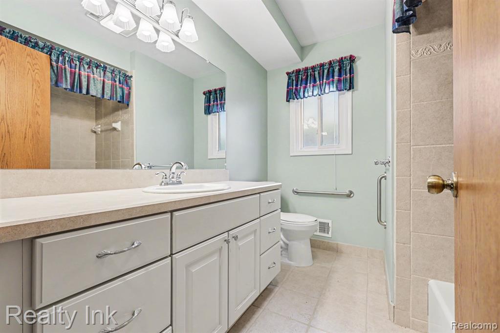 42235 Sycamore Drive, Sterling Heights, MI 48313 — Photo 8