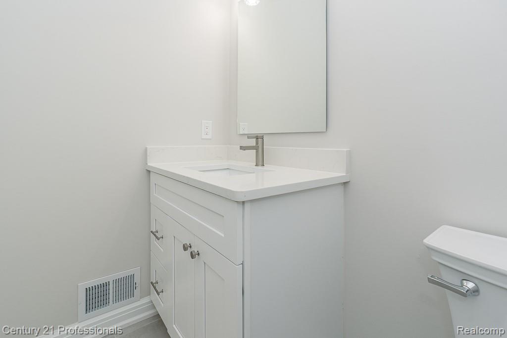 53242 Eastbourne Drive, Shelby Twp, MI 48316 — Photo 17