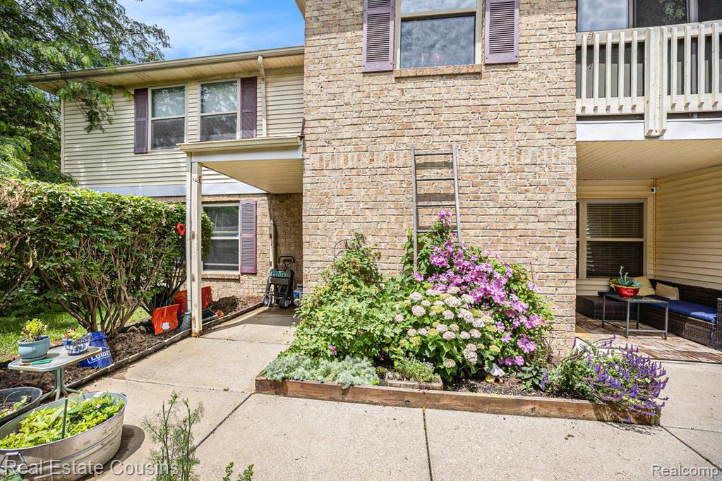 61023 Greenwood Drive, South Lyon, MI 48178 — Photo 16