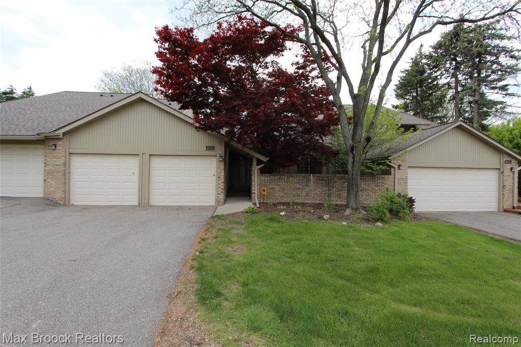 4029 Foxpointe Drive, West Bloomfield, MI 48323 — front exterior