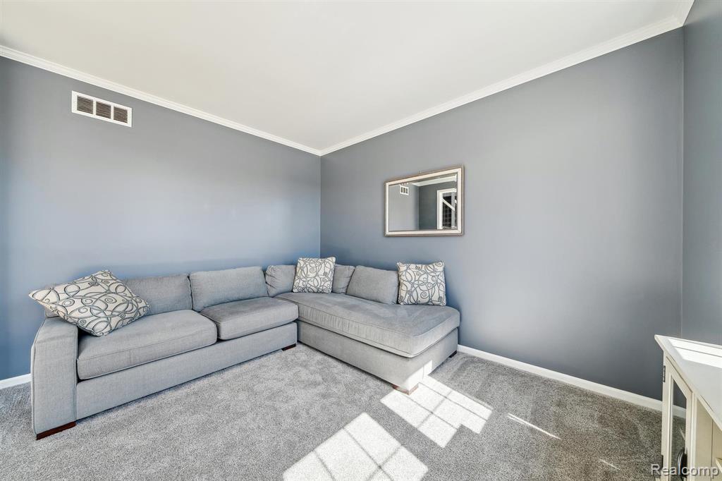 707 BAY POINTE Drive, Oxford, MI 48371 — Photo 21