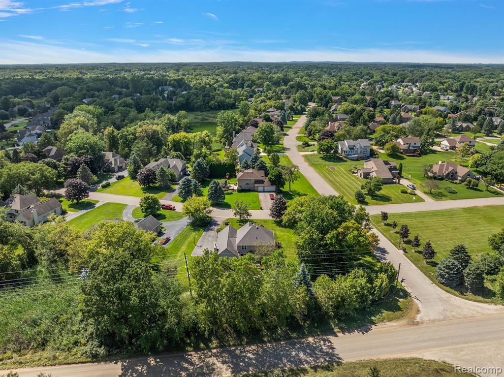 10161 LONGFORD Drive, South Lyon, MI 48178 — Photo 81