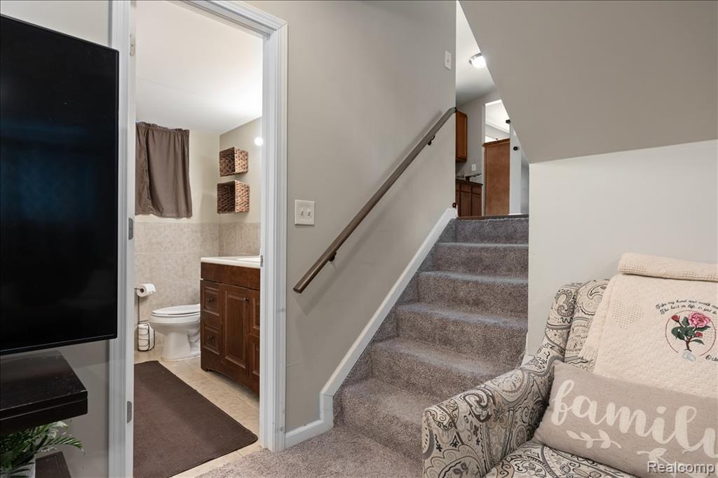 477 Barchester Street, Westland, MI 48186 — Photo 24