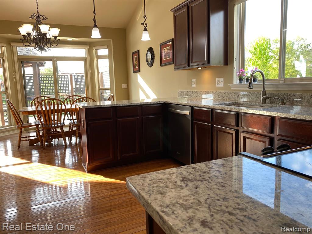 906 W PENINSULA, Oxford, MI 48371 — Photo 7