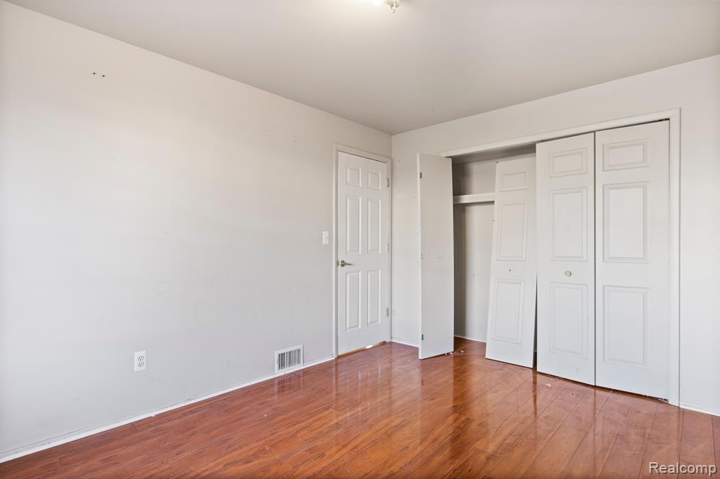 112 PRINCETON Drive, South Lyon, MI 48178 — Photo 9