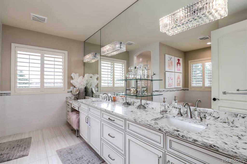 3960 HARVEST CREEK Court, Rochester, MI 48306 — Photo 48