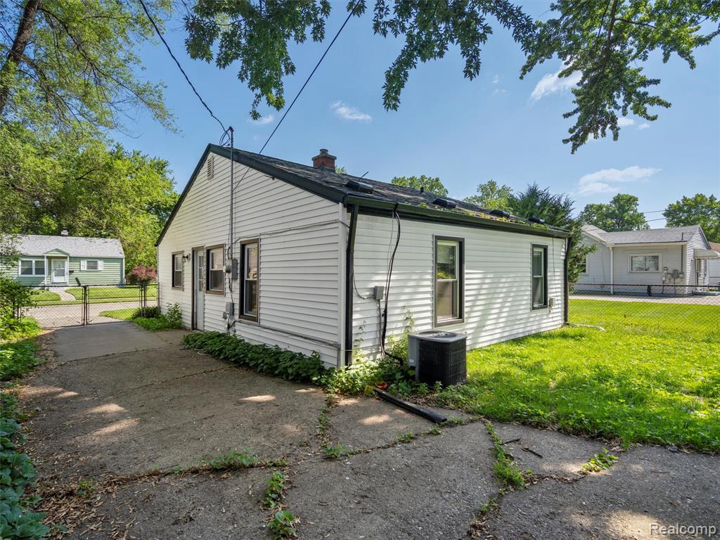 594 E Barrett Avenue, Madison Heights, MI 48071 — Photo 6
