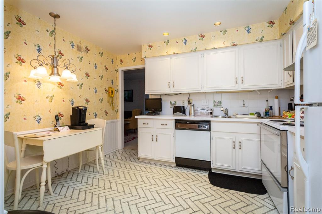 8337 Colony Drive, 1, Grosse Ile, MI 48138 — Photo 14