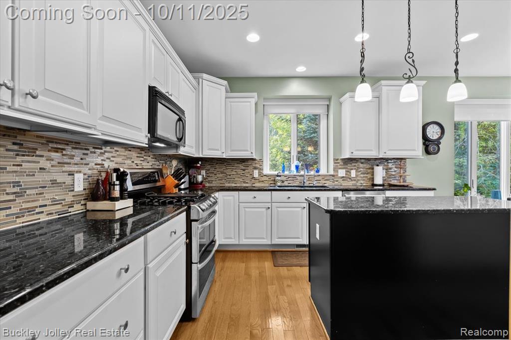 9430 Sheltering Oaks Drive, Brighton, MI 48114 — Photo 14