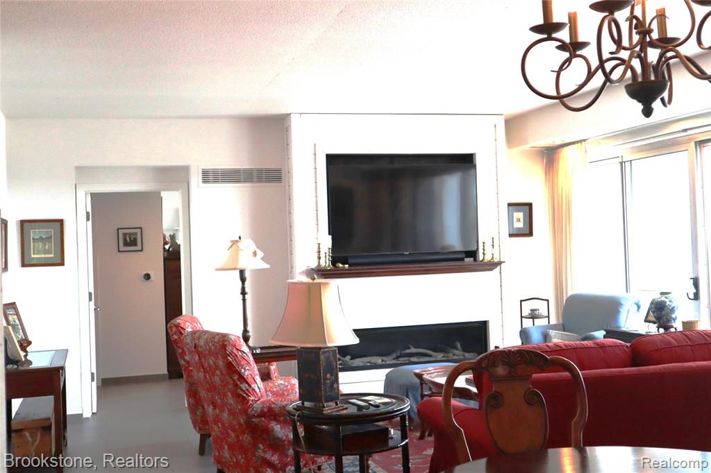 432 Washington Avenue, 1304, Royal Oak, MI 48067 — Photo 8