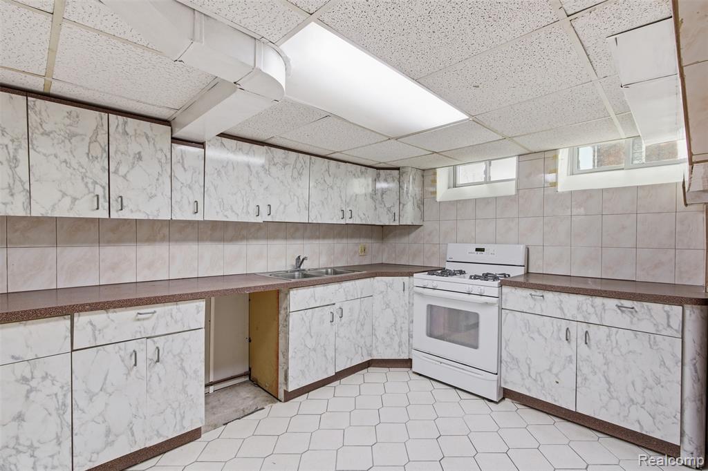 7758 Reuter Street, Dearborn, MI 48126 — Photo 23