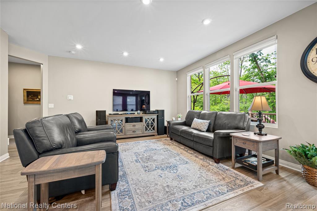 48796 Windfall Road, Novi, MI — Photo 3