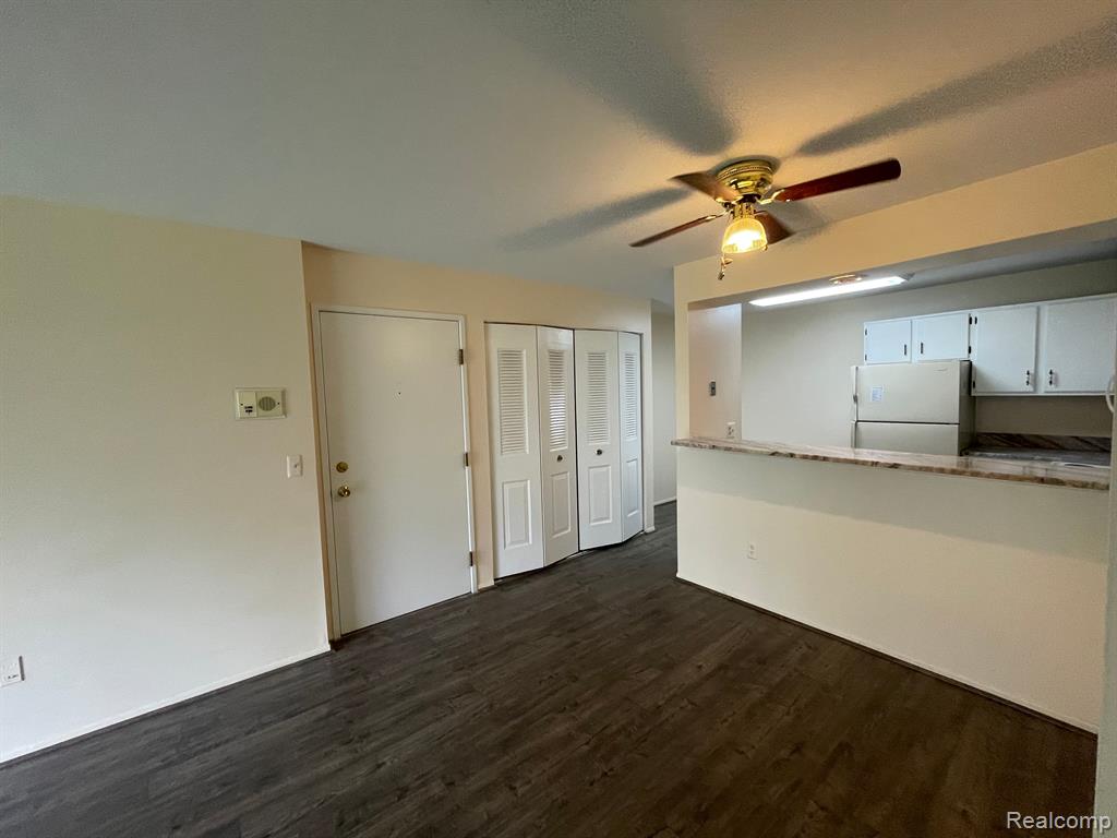 902 CHESTNUT HILL Drive, Auburn Hills, MI 48326 — Photo 4