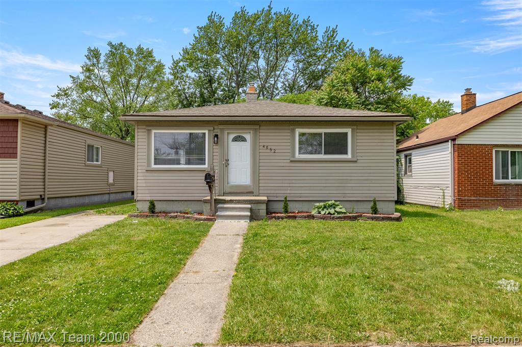 4652 Raymond Avenue, Dearborn Heights, MI 48125 — front exterior