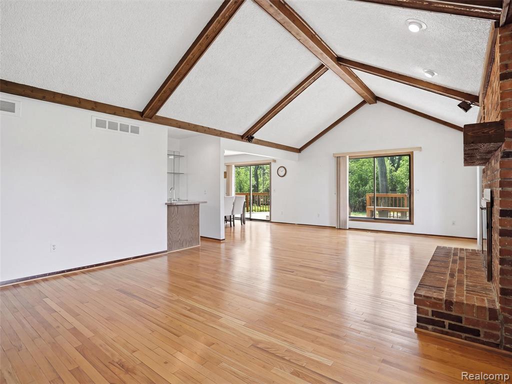 5800 Naneva Court, West Bloomfield, MI — Photo 17